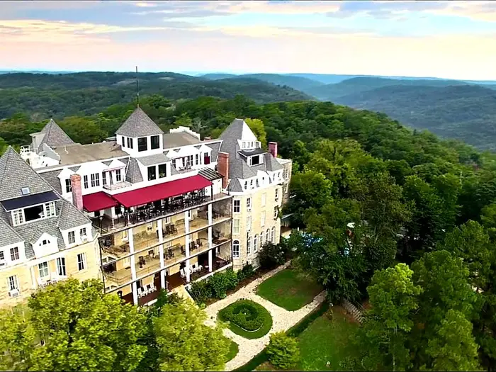 1886 Crescent Hotel and Spa (Eureka Springs)
