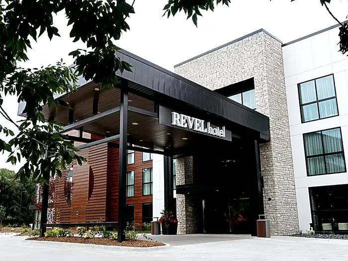 Revel Hotel (Urbandale)