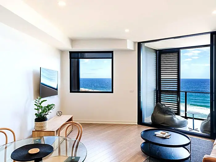 The Edge – Luxurious Waterfront Apartment